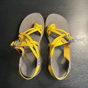 Chacos Z/Cloud X2 in marigold yellow